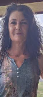 Me with my hair straightened & me with my natural hair are two different  people