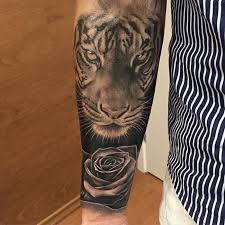 Rose tattoos are full of beauty and symbolism, it shows elegance, passion and love. Tattoo Unterarm Mann Tiger Tattoo Unterarm Mann Ring