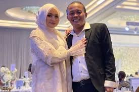 Namun sayang, dose hudaya tidak menjelaskan secara detail siapa perempuan yang akan dipinang kliennya tersebut. Semenjak Nathalie Holscher Hamil Sikap Istri Komedian Sule Disebut Berubah Drastis Dari Mageran Hingga Irit Bicara