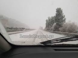 Μεγάλα προβλήματα στην ηλεκτροδότηση έχει προκαλέσει η κακοκαιρία σε πολλούς δήμους, κυρίως στα βόρεια προάστια της αττικής, αφήνοντας, σύμφωνα με στοιχεία του αδμηε, περίπου 250.000 νοικοκυριά χωρίς ηλεκτρικό ρεύμα. Xionia Sthn E8nikh Odo A8hnwn Lamias Entypwsiakes Eikones