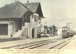 La Gare Et Le Petit Train Hier A Samoens Samoens Gare Train