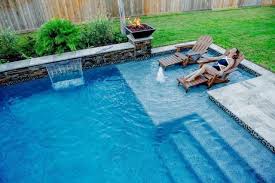 110 Amazing Small Backyard Designs With Swimming Pool Amazing Backyard Designs Pool Smal Piscine Et Jardin Piscine Amenagement Paysager Escalier Piscine
