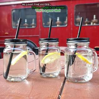 16oz Mason jars are highly popular in the catering and cafe sectors for signature cold drinks.，AI 生成
