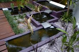 Seperti desain di atas, menyisakan sedikit ruang di teras/belakang rumah untuk diisi dengan air. 15 Desain Kolam Ikan Minimalis Dengan Taman Yang Indah Adem Banget
