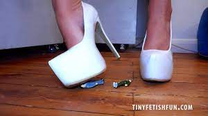 View topic - TFF1590 - Poppy is our Blonde Heel Crushing Giantess
