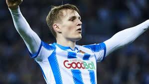 Ødegaard made his debut for strømsgodset toppfotball in april 2014, nearly becoming the youngest player to feature in tippeligaen , and became its youngest goalscorer. Ruckkehr Zu Real Madrid Real Sociedad Verabschiedet Martin Odegaard Goal Com