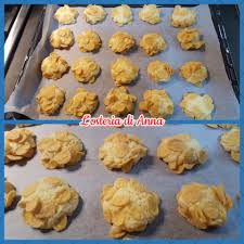 Trasferire tutto in una ciotola con il miele e i restanti corn flakes interi e mescolare delicatamente. Rose Del Deserto Morbide L Osteria Di Anna Rose Del Deserto Morbide