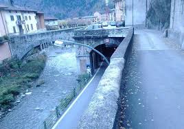 Euro hotel is located 2.4 mi (3.8 km) from the heart of edolo. Galleria Di Edolo Scelto Il Progetto Per L Allargamento Radio Voce Camuna