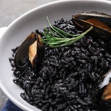 1 kg de calamares limpios y cortados en aros. Apostamos Al Negro Descubre Estas Recetas Con Tinta De Calamar