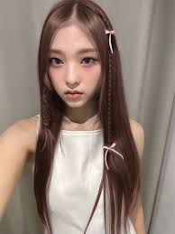 ปักพินโดย Jugu ใน 리사