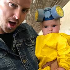 Aaron Paul teaching his daughter the family business : r/pics