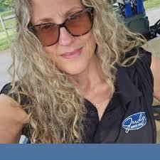 Lisa Leath's Instagram, Twitter & Facebook