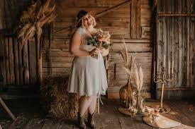 Check spelling or type a new query. Western Hochzeit Moderne Country Inspiration Mit 5 Brautoutfits