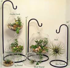 Hanging Glass Terrarium Or Christmas Ornament Holder Made Of Wrought Iron 9 00 Via Etsy Idees De Mariage Jardins Plante Interieur