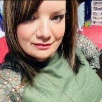 Kelly Luffman's Instagram, Twitter & Facebook