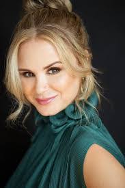 Lorie Campbell's Instagram, Twitter & Facebook