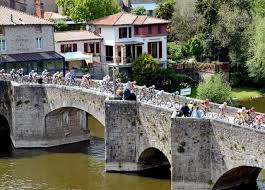 La Premiere Etape En Images Tour De Bretagne Belle France Pont En Pierre
