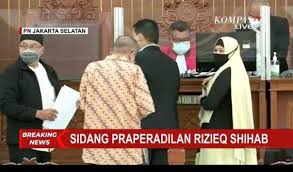 Satuindo.com ~ tim kuasa hukum habib rizieq shihab menyerahkan 40 bukti tertulis dalam sidang lanjutan gugatan praperadilan di pn jaksel. Sidang Putusan Praperadilan Rizieq Shihab Dijaga 900 Personel Tni Polri