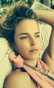 Like mother like daughter. Beauties.