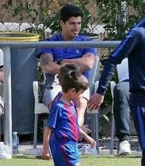 The age difference between ronaldo and messi is the same as of ronaldo jnr and thiago messi 869 days which means thiago messi is going to fuckkk ronaldo jnr up anyday anytime just the way his daddy is fuckkking penaldo up. Thiago Messi And Benjamin Suarez Are Like Their Fathers