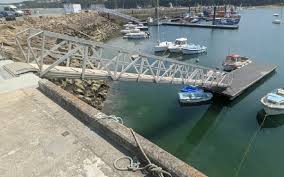 Photo À Douarnenez un nouveau ponton « minute » au port du Rosmeur ...