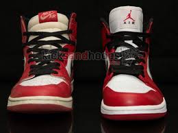 Air Jordan 1 High Retro Bulls 1994 Vs 2013 Comparison Sneakernews Com Air Jordans Jordans Me Too Shoes