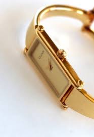 Gucci Luxury Watch For Women 1500 Gold Model Size Small Gorgeous Gucci Luxurydressstyles Gold Models Womens Watches Jewelry