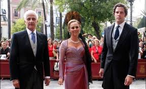 Alfonso Martinez De Irujo Reparte Sus Titulos Entre Sus Hijos Fashion Flapper Dress Dresses