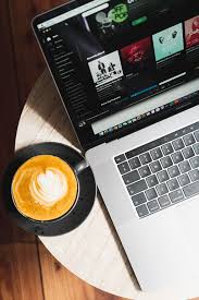 Ascolta i migliori podcast italiani gratuiti. I Migliori Podcast Da Ascoltare Ora Su Spotify The Blonde Salad