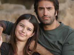 Beren saat's official twitter account. Bild Zu Beren Saat Bild Beren Saat Mahsun Kirmizigul Filmstarts De