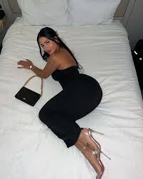 Katya Henrys Feet << wikiFeet