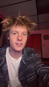 Robbie Tinder Guy Ms Girl