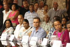 Olivier hoareau maire du port / mairie du port : Premiere Seance Du Conseil Municipal Olivier Hoareau Officiellement Elu Maire Du Port Imaz Press Reunion L Actualite De La Reunion En Photos
