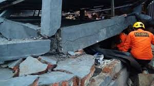Guncang sulawesi, kenapa gempa bumi sering terjadi di malam hari? Gempa Mamuju Pengungsi Gempa Majene Mulai Kesulitan Makanan Proses Evakuasi Korban Di Bawah Reruntuhan Masih Dilakukan Bbc News Indonesia