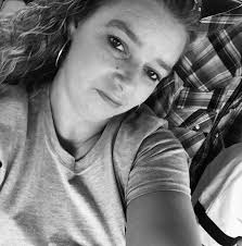 Does anyone recognize this house? My daughter in law ordered a package and  fedex said they delivered it but it wasn't delivered to my house? Will be  addressed to Shasta Blakemore