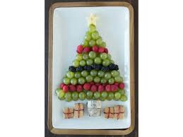 Decorer Les Plats Pour Noel Decouvrez 12 Idees En Forme De Sapins Plat Noel Noel Aperitif Noel