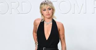 Miley cyrus has been spotted getting cosy with british musician yungblud, sparking rumors the pair are dating. Miley Cyrus And Yungblud Are Just Friends After Pair Seen Partying Together Mirror Online