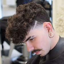 Con el pasar del tiempo, los cortes de pelo para hombres han buscado la innovación y con ello, mayor estilo. Lineas Diseno Cortes De Pelo Para Hombre Peinados Lindos Y Sencillos