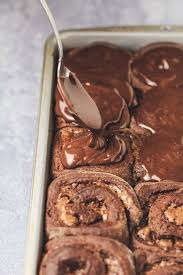 Chocolate Cinnamon Rolls Deliciously Soft And Fluffy Cinnamon Rolls That Are Loaded With Chocolate Flavo In 2020 Cinnamon Roll Frosting Cinnamon Rolls Chocolate Roll