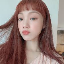 Even redheads may try some shades, reminding burgundy, but leaning towards the warmer tints with admixture of cinnamon. 10 Most Popular Korean Hair Colors
