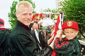 Шмейхель младший пошел по стопам отца. Ya Mechtal Ob Etom S Detstva Syn Stal Chempionom Vsled Za Otcom Futbol Rbk Sport