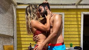 Maybe you would like to learn more about one of these? Rui Maria Pego Confunde Fas Em Foto Com Ines Aires Pereira