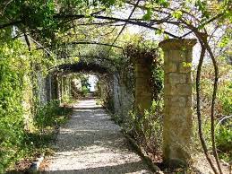 hanbury botanic gardens giardini botanici hanbury la topia pergola avec des piliers en pierre outdoor structures pergola outdoor