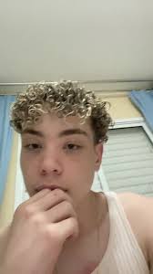 Os vídeos de ₳Ɽ₮ⱧɄⱤ (@arthur.__vaz) com som original