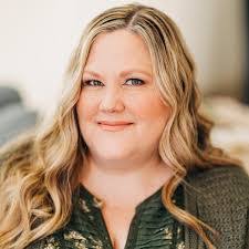 Leila Lange's Instagram, Twitter & Facebook