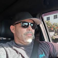 Alguien si se tiene que programar los sensores de las llantas o se le ponen  nuevos y solo los detecta?