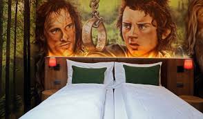Themenhotel Herr Der Ringe Atmosphare Interior Design Themen Hotel Hotel Familienzimmer