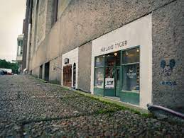 Последние твиты от anonymous (@youranonnews). Meanwhile In Sweden Daily Mini Interview Anonymouse Miniature Urban Art Scenes Street Artists Street Art Miniatures