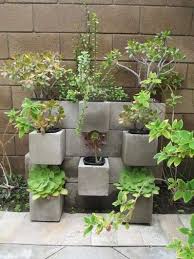 7 idees deco jardin realisees avec des parpaings cinder block garden cinderblock planter diy garden