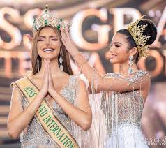 Best Beauty Pageants 2020 Edition Pageant Planet In 2020 Beauty Pageant Pageant Headshots Pageant Crowns